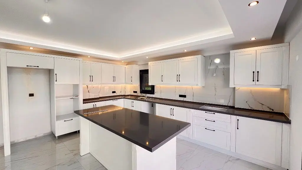 Fitted kitchen